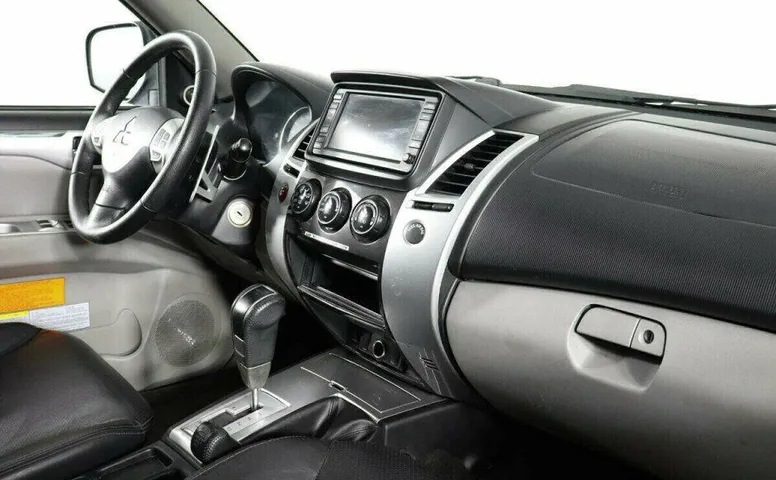 Mitsubishi Pajero Sport 2.5 Автомат