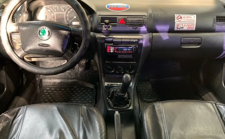 Skoda OCTAVIA 1.6 MT (102 л.с.)