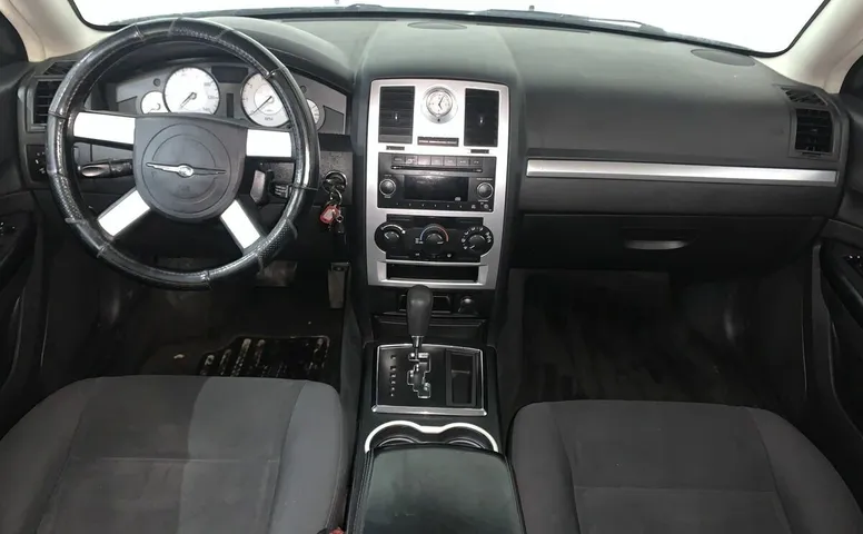 Chrysler 300C 2.7 AT (193 л.с.)