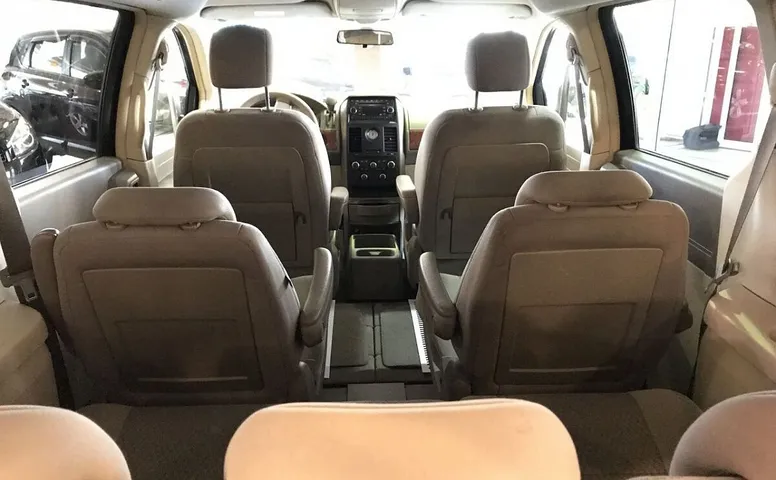 Chrysler Town & Country V