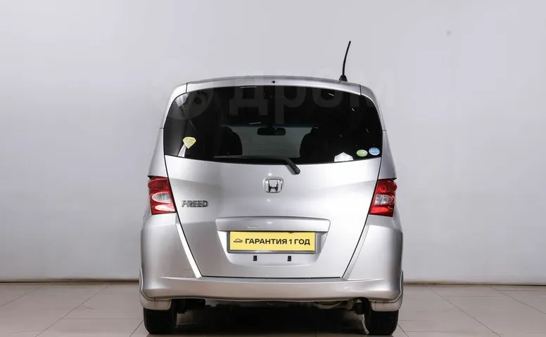 Honda Freed, 1 поколение