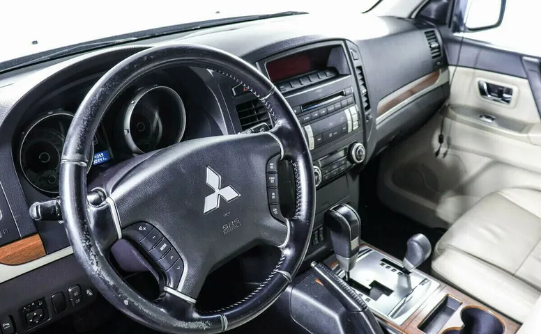 Mitsubishi Pajero IV