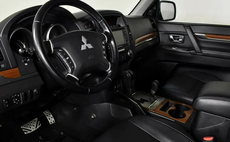 Mitsubishi Pajero IV