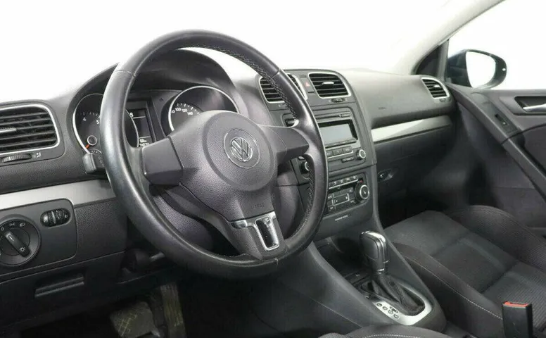 Volkswagen Golf 1.6 Робот
