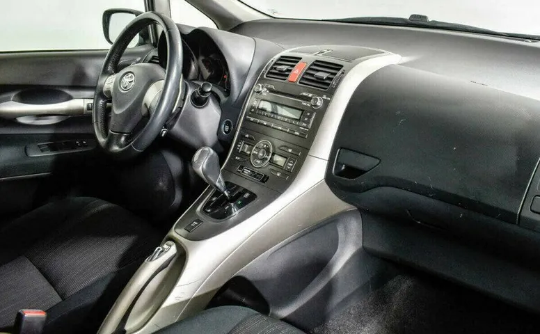 Toyota Auris 1.6 Робот