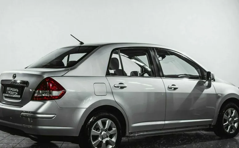 Nissan tiida