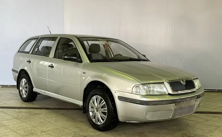 Skoda OCTAVIA 1.6 MT (100 л.с.)