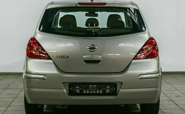 Nissan tiida