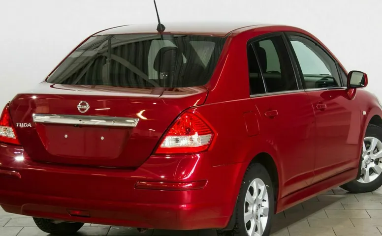 Nissan tiida