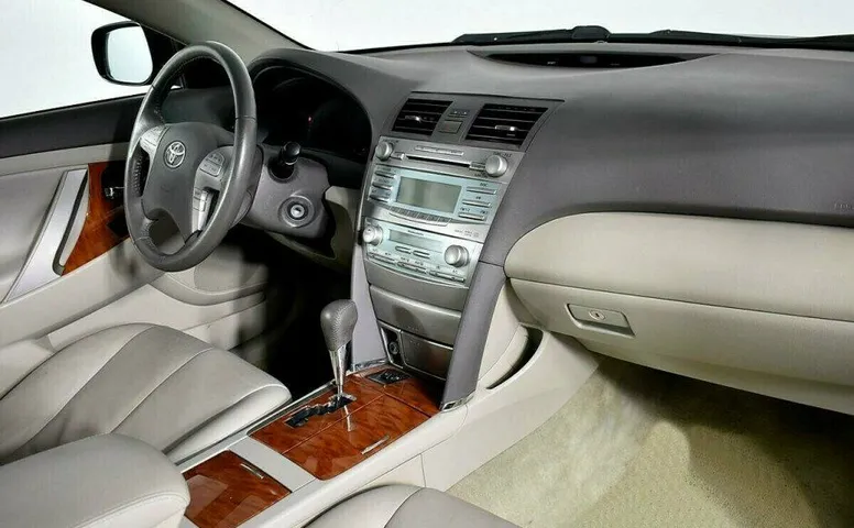 Toyota Camry 2.4 Автомат
