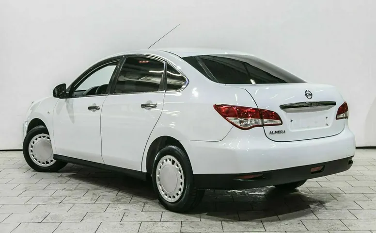 Nissan almera