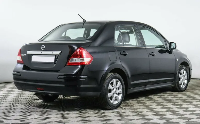 Nissan tiida