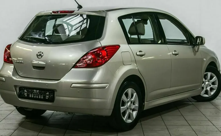 Nissan tiida
