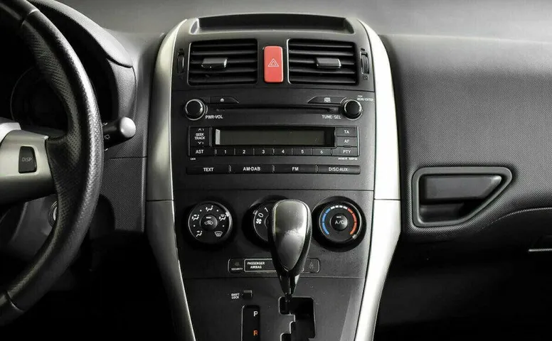 Toyota Auris 1.6 Автомат