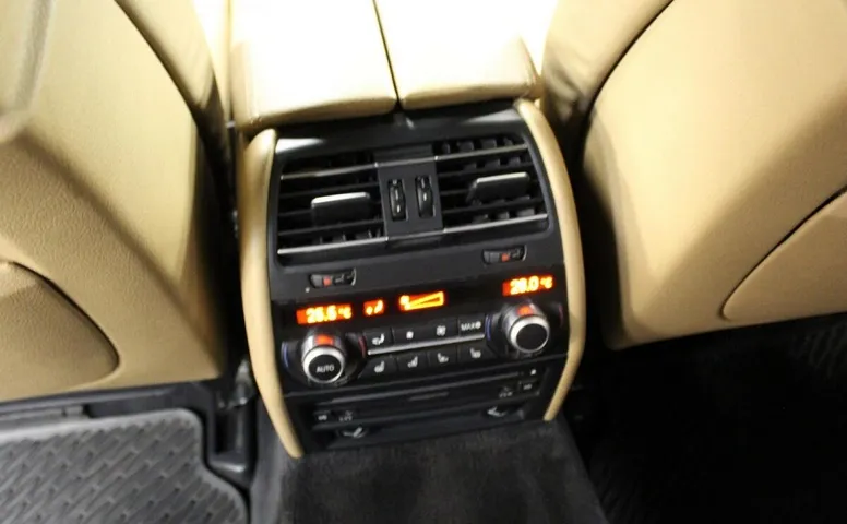 BMW 7 серия, V