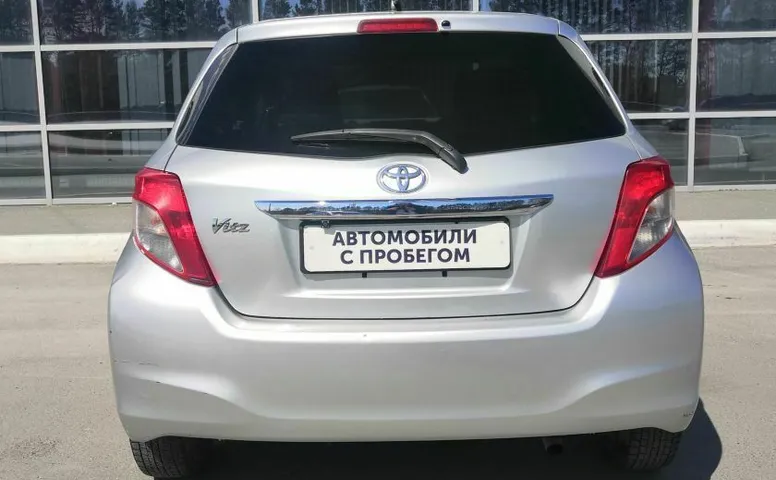 Toyota VITZ 1.3 CVT (95 л.с.)