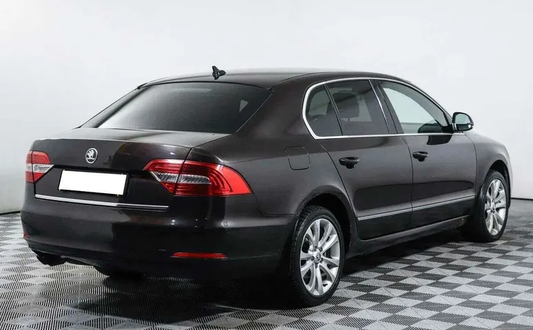 Skoda superb робот 2013 с пробегом 90 238 км