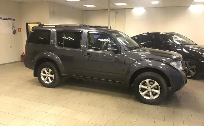 Nissan Pathfinder III