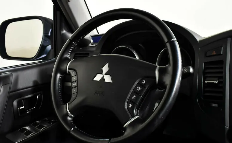 Mitsubishi Pajero IV