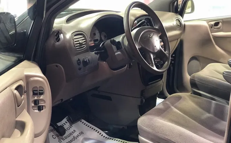 Chrysler Town & Country IV
