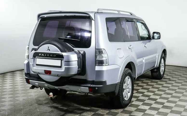 Mitsubishi Pajero IV
