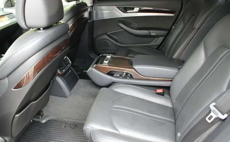 Audi A8 3.0 AT (310 л.с.) 4WD
