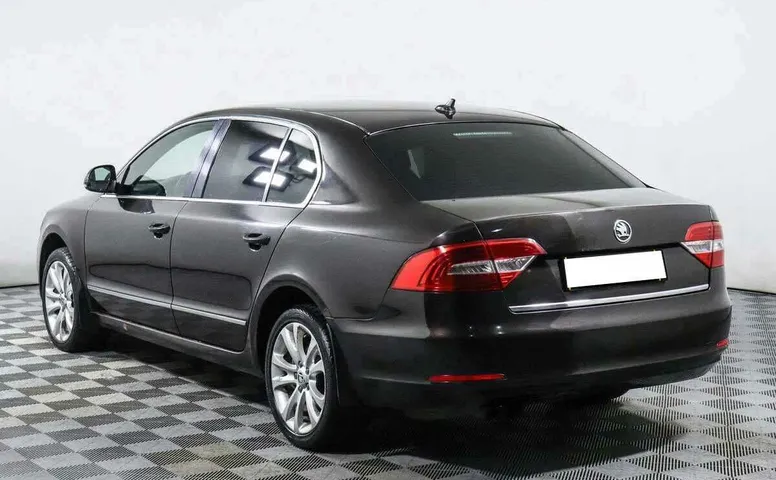 Skoda superb робот 2013 с пробегом 90 238 км