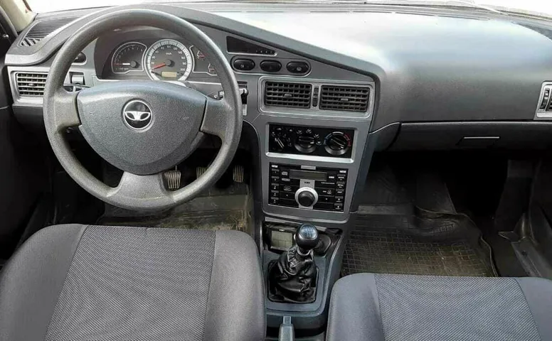 Daewoo NEXIA 1.5 MT (80 л.с.)