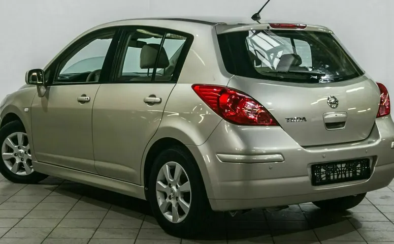 Nissan tiida