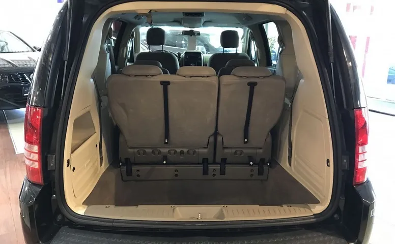Chrysler Town & Country V