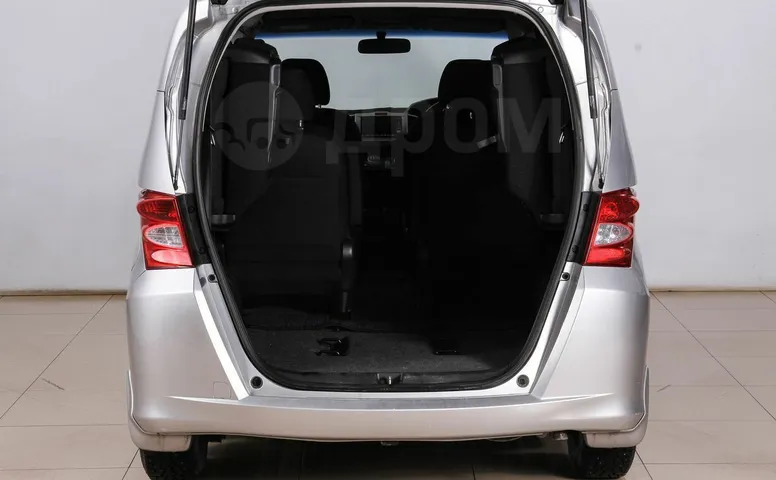 Honda Freed, 1 поколение