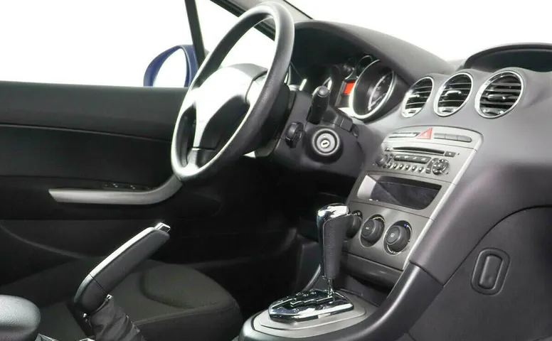 Peugeot 408 I