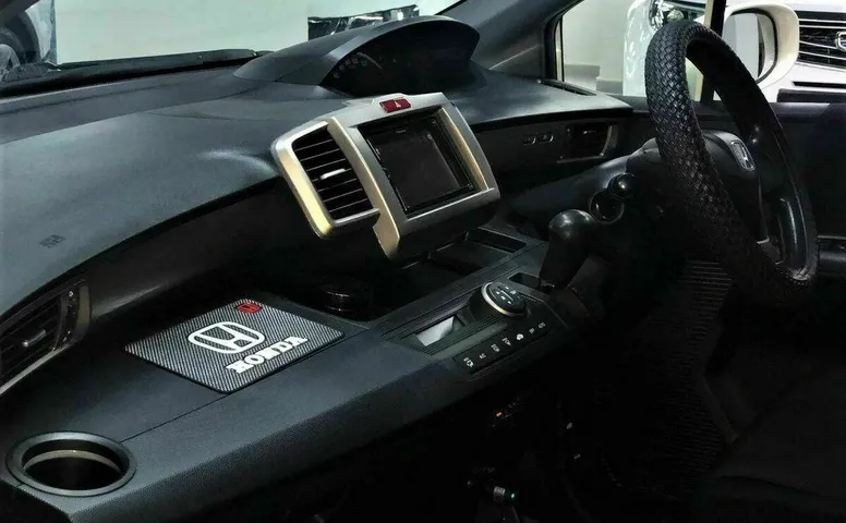 Honda freed spike i