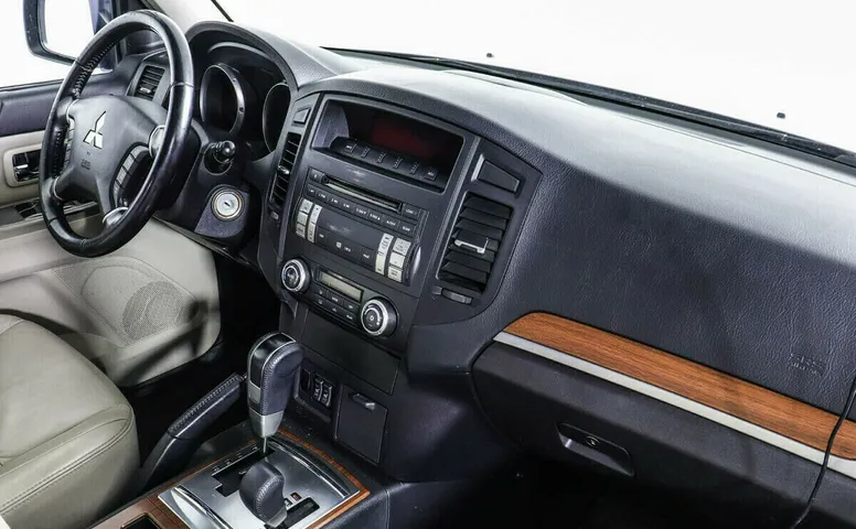 Mitsubishi Pajero IV