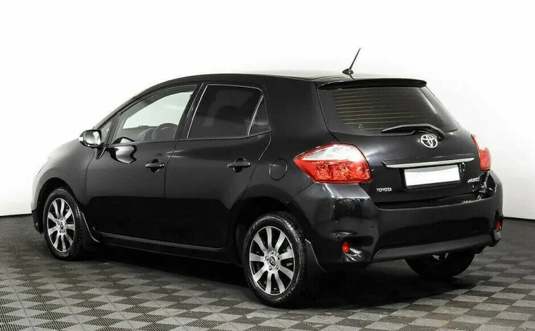 Toyota Auris 1.6 Автомат