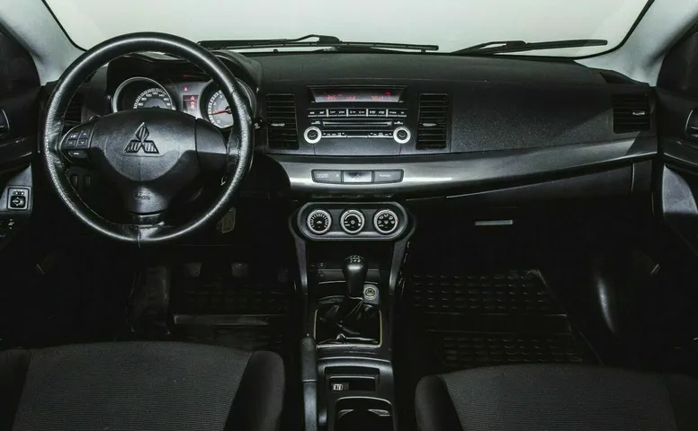 Mitsubishi lancer