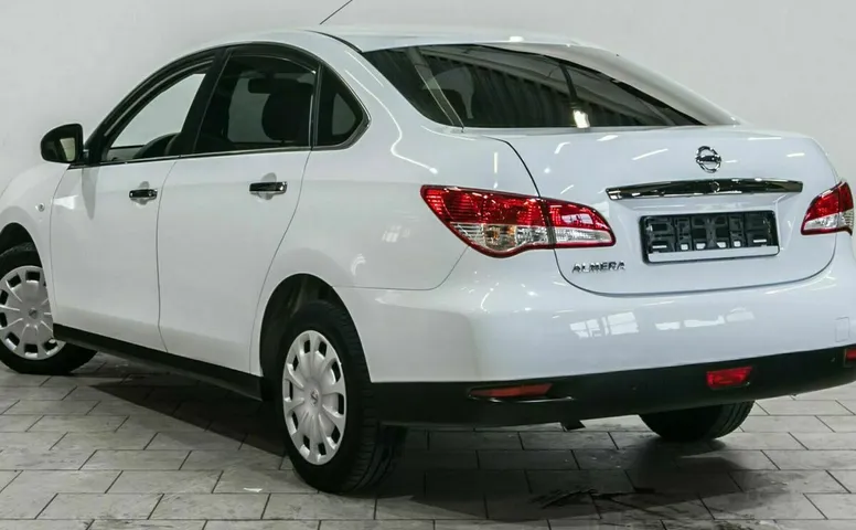Nissan almera