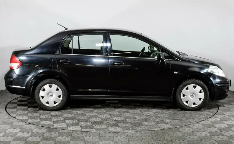 Nissan tiida
