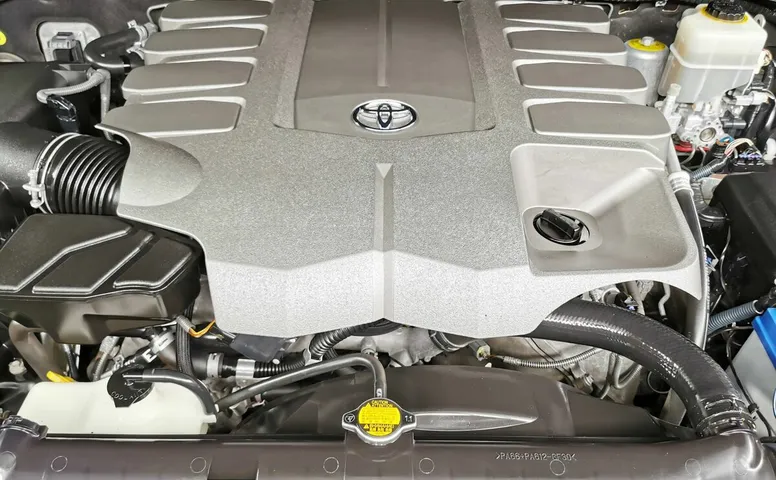 Toyota Land Cruiser 4.6 AT 4WD (5 мест) (309 л.с.) Серый
