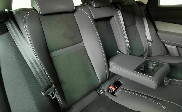 Land Rover Range Rover Velar 2.0 T AT (250 л.с.) Белый