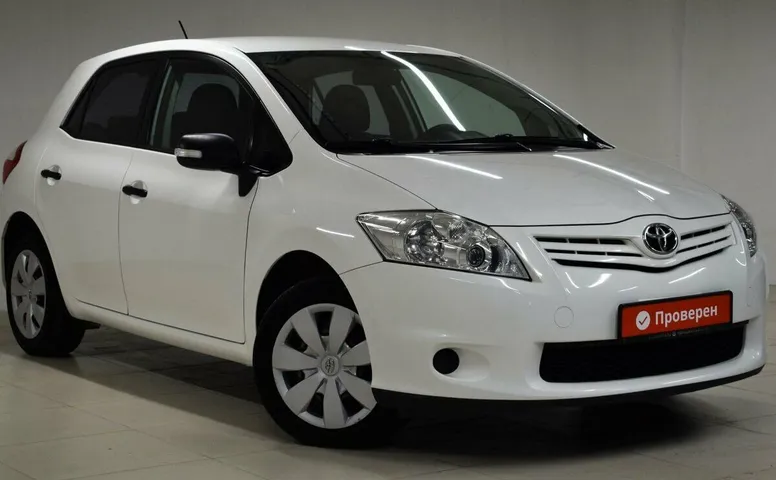 Toyota auris i рестайлинг