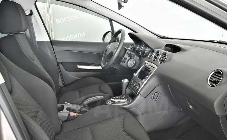 Peugeot 308, 1 поколение