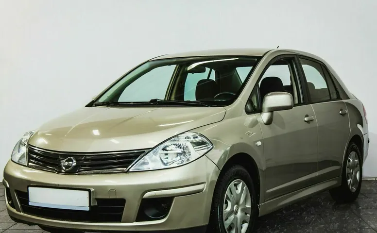 Nissan tiida