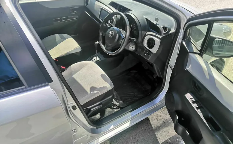 Toyota VITZ 1.3 CVT (95 л.с.)