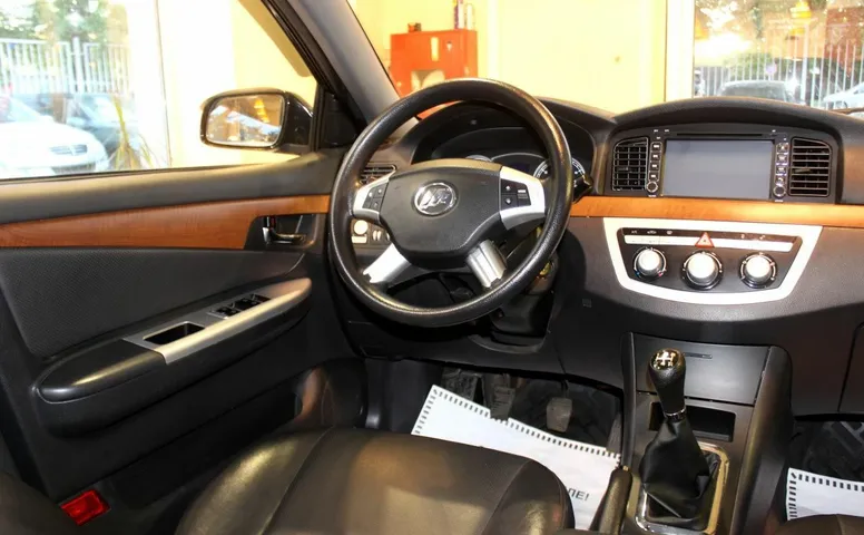 Lifan Solano I (620)