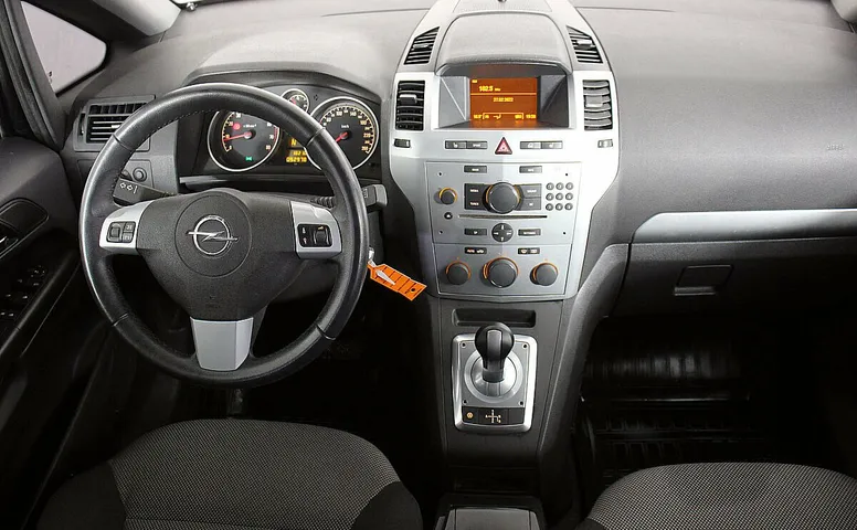 Opel Zafira B Рестайлинг