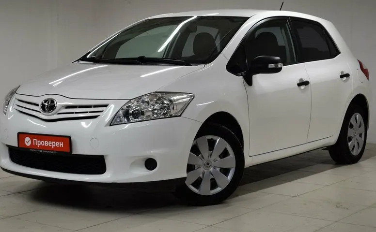 Toyota auris i рестайлинг