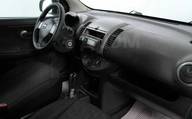 Nissan Note, 1 поколение