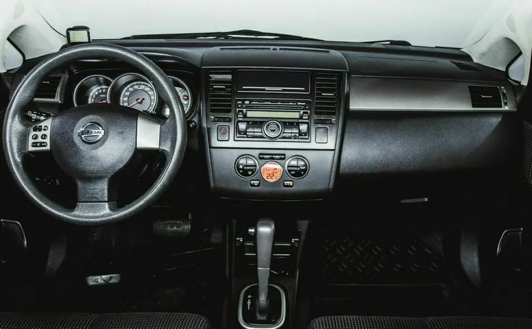 Nissan tiida