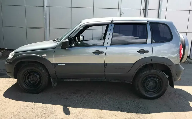 Chevrolet NIVA 1.7 MT (80 л.с.) 4WD